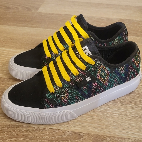 DC Shoes 'Manual TX LE' Black Sneakers with Yellow Laces - Picture 4 of 8